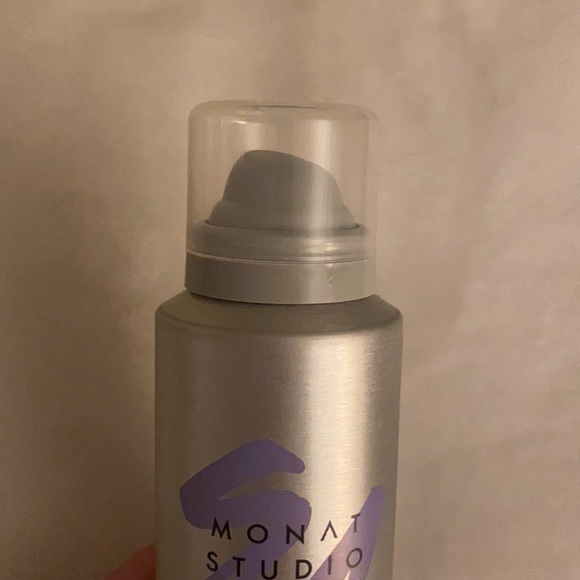 Monat Glossy Shine Mist - Picture 3 of 3
